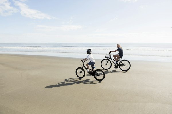 Which UK cruises feature guided cycling tours along the scenic coastal paths?